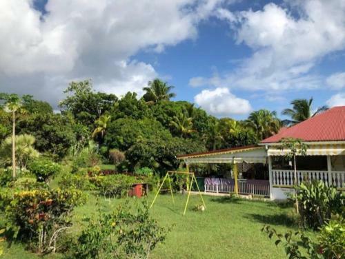 Superbe Bungalow de 3 Cac Entre Plage Et Montagne!