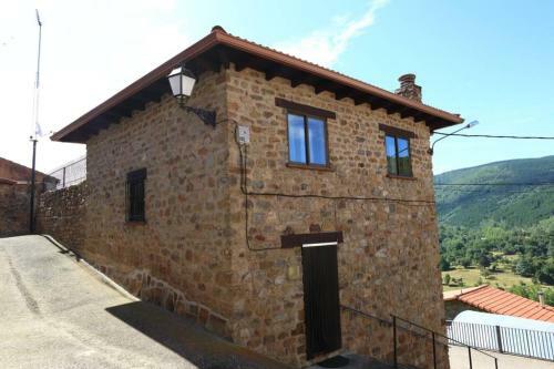Casa Tur�stica ''los Chaleco'' En Lumbreras Con Terraza Privada.