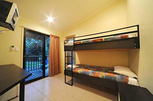 Big4 Airlie Cove Resort & Caravan Park