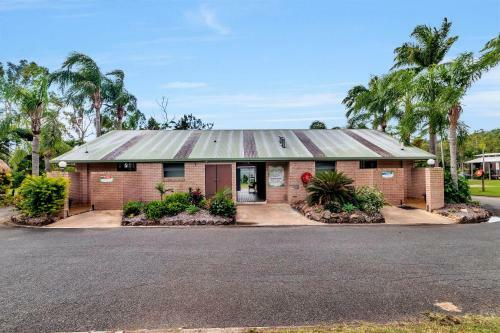 Big4 Airlie Cove Resort & Caravan Park