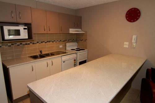 Aparthotel Merrima Court Holidays