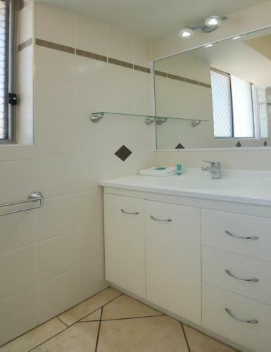 Aparthotel Merrima Court Holidays