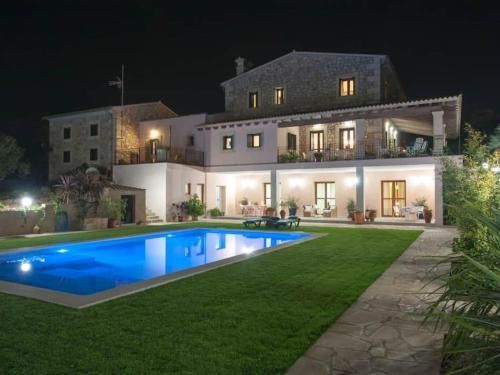 Luxury Villa In Manacor With Private Swimming Pool