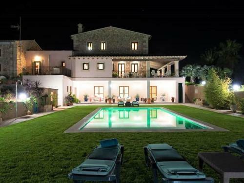 Luxury Villa In Manacor With Private Swimming Pool