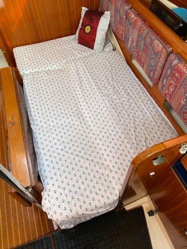 Welcome Aboard Yacht Cruiser!