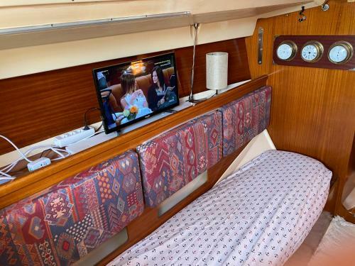 Welcome Aboard Yacht Cruiser!