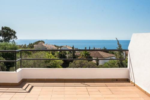 Luxury 3 Bed Towhouse Near Sotogrande With Views