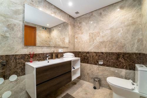 Luxury 3 Bed Towhouse Near Sotogrande With Views
