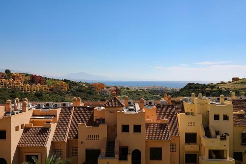 Duquesa Village Apartment - 2 Bed/2 Bath Apartment With Panoramic Sea Views