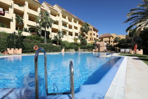 Duquesa Village Apartment - 2 Bed/2 Bath Apartment With Panoramic Sea Views
