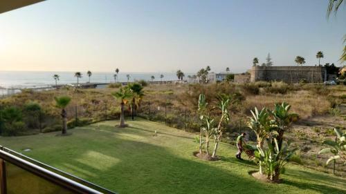 Puerto De La Duquesa Beachfront Apartment