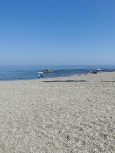 Puerto De La Duquesa Beachfront Apartment