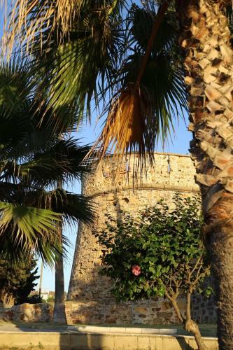 Puerto De La Duquesa Beachfront Apartment