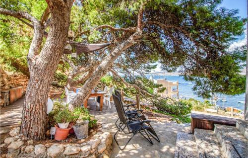 Stunning Home In Mazarr�n With 4 Bedrooms