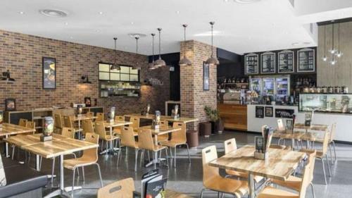 96 North Terrace Stylish Penthouse Apartment