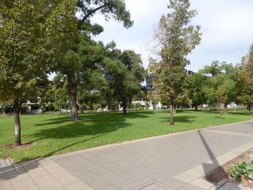 Adelaide Cbd Apartment - 3br, 2bath & Carpark
