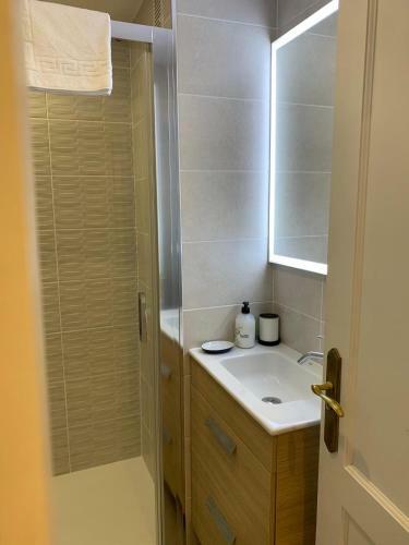 Central Apartment Overlooking Yumbo Centre With Heated Pool
