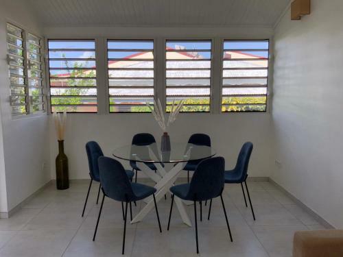 Jolie Villa Avec Piscine Au Bord de L'eau