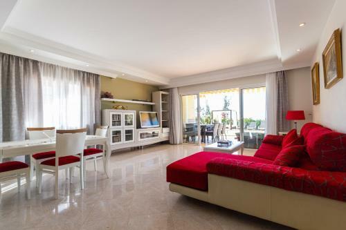 Sea Edge Friendly Villa