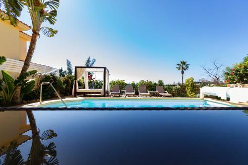 Sea Edge Friendly Villa