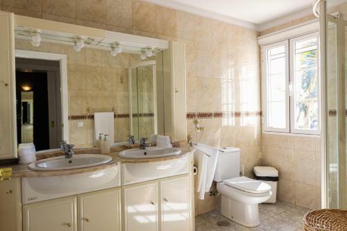 Sea Edge Friendly Villa