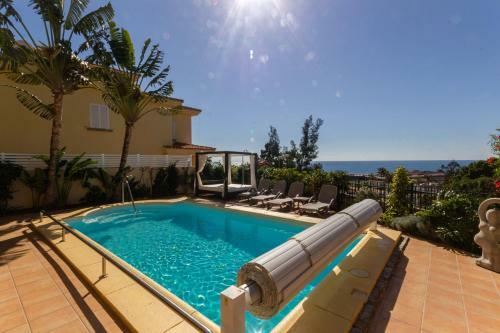 Sea Edge Friendly Villa