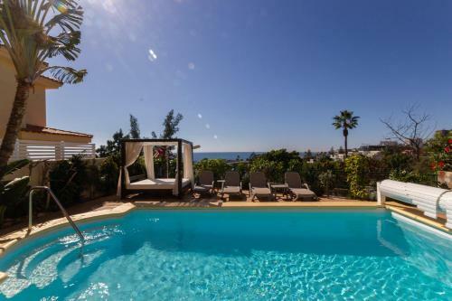 Sea Edge Friendly Villa