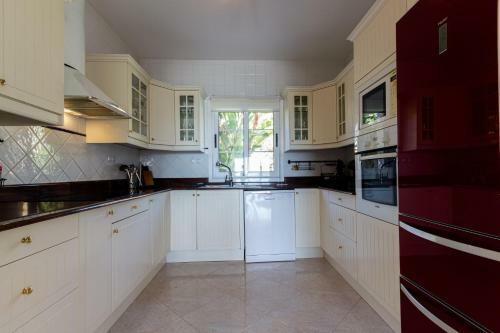 Sea Edge Friendly Villa