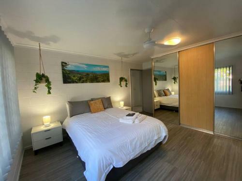 Andergrove Home With Leafy View, Wi-fi & Netflix