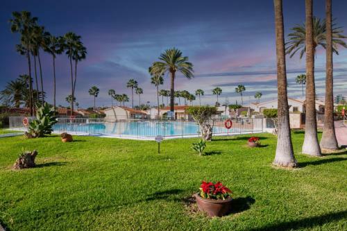 Apartamento Bungalow Santa Fe En Centro de Playa Del Ingl�s