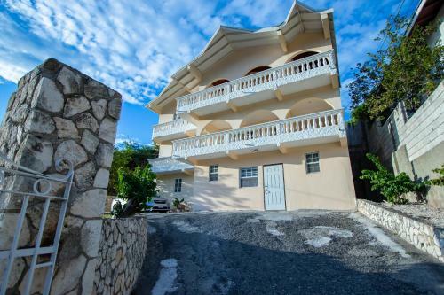 876 Ja Oasis & Hideaway - By Kingston Airport