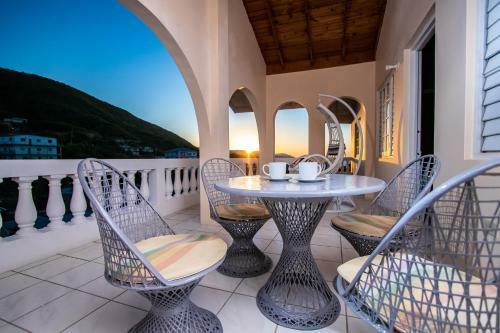 876 Ja Oasis & Hideaway - By Kingston Airport
