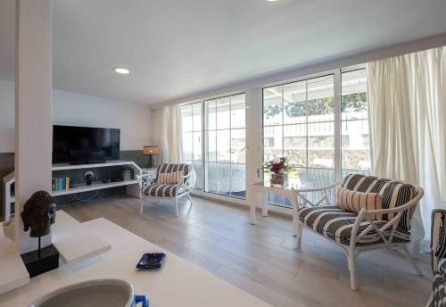 Refurbished Seafront Apartment