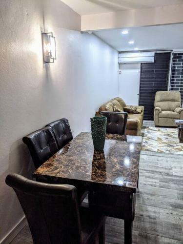 Apartamento Kingston Quiet Retreat 3 Bedroom 3 Bath