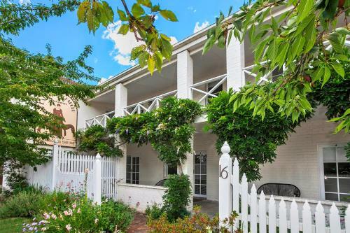 Lake Daylesford Apartment 2a