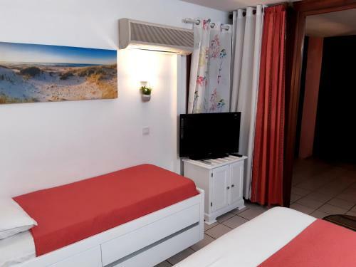 Apartamento Studio Climatis� - Piscine-plage - 1 � 2 Personnes