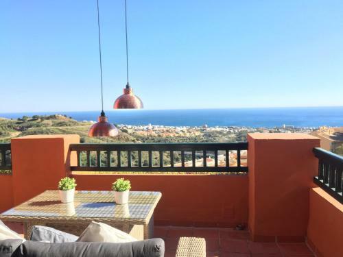 Luxury Sea View Apartment, 3 Bedrooms, Wifi