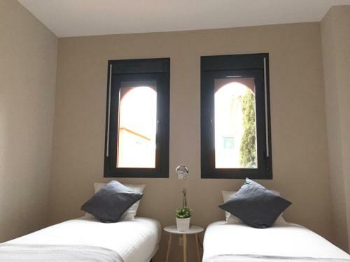 Luxury Sea View Apartment, 3 Bedrooms, Wifi