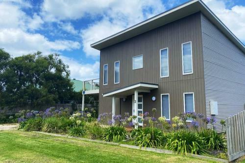 Charlie?s Beach House 1block To Beach Pet Friendly