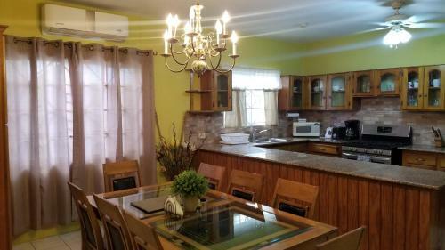 Ava's Getaway, 3bed, Ac, Wifi