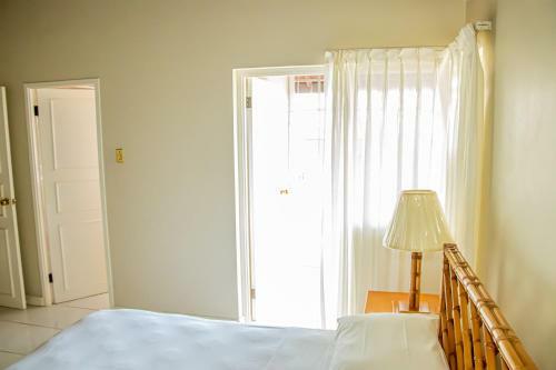Hostal The Whytehouse Villa
