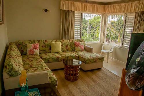 Hostal The Whytehouse Villa