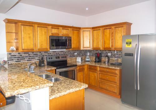 Apartamento La Vue, Montego Bay, Spacious King Bed Suite