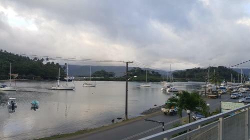 Hotel Bay View Barbers Lodge