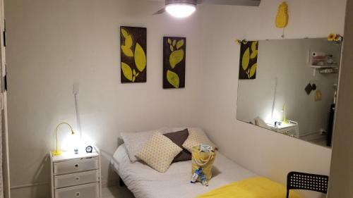 Apartamento Yellow-gray Tropical Studio