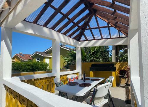 Paradise Villa Shared Onsite Private Pool Onsite Gym