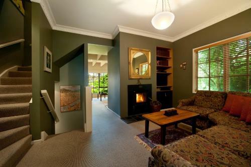 Villa Lake Cottage