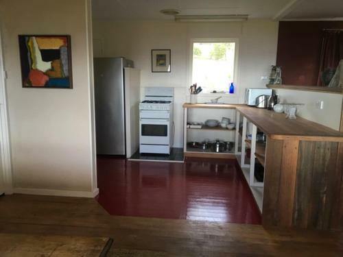 The Woolshed And Farmhouse Blue, Bruny Island