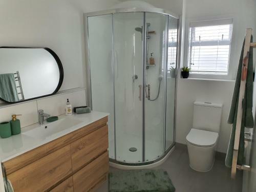 Private 2 Bedroom Apartment Castor Bay Auckland