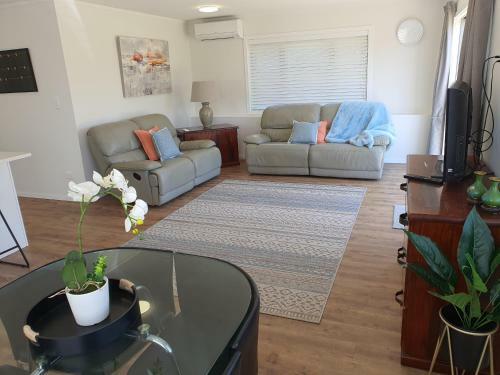 Private 2 Bedroom Apartment Castor Bay Auckland